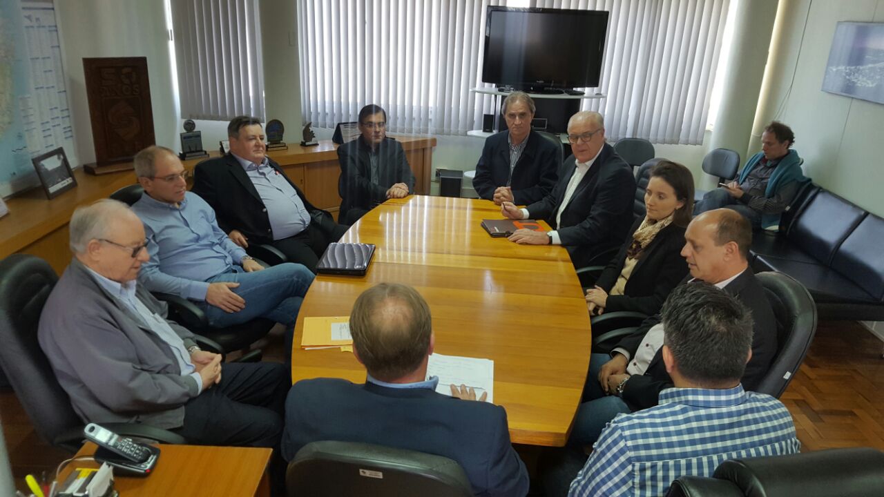 You are currently viewing Presidente da AMESC participa de reunião no Deinfra para discutir obra da Serra do Faxinal