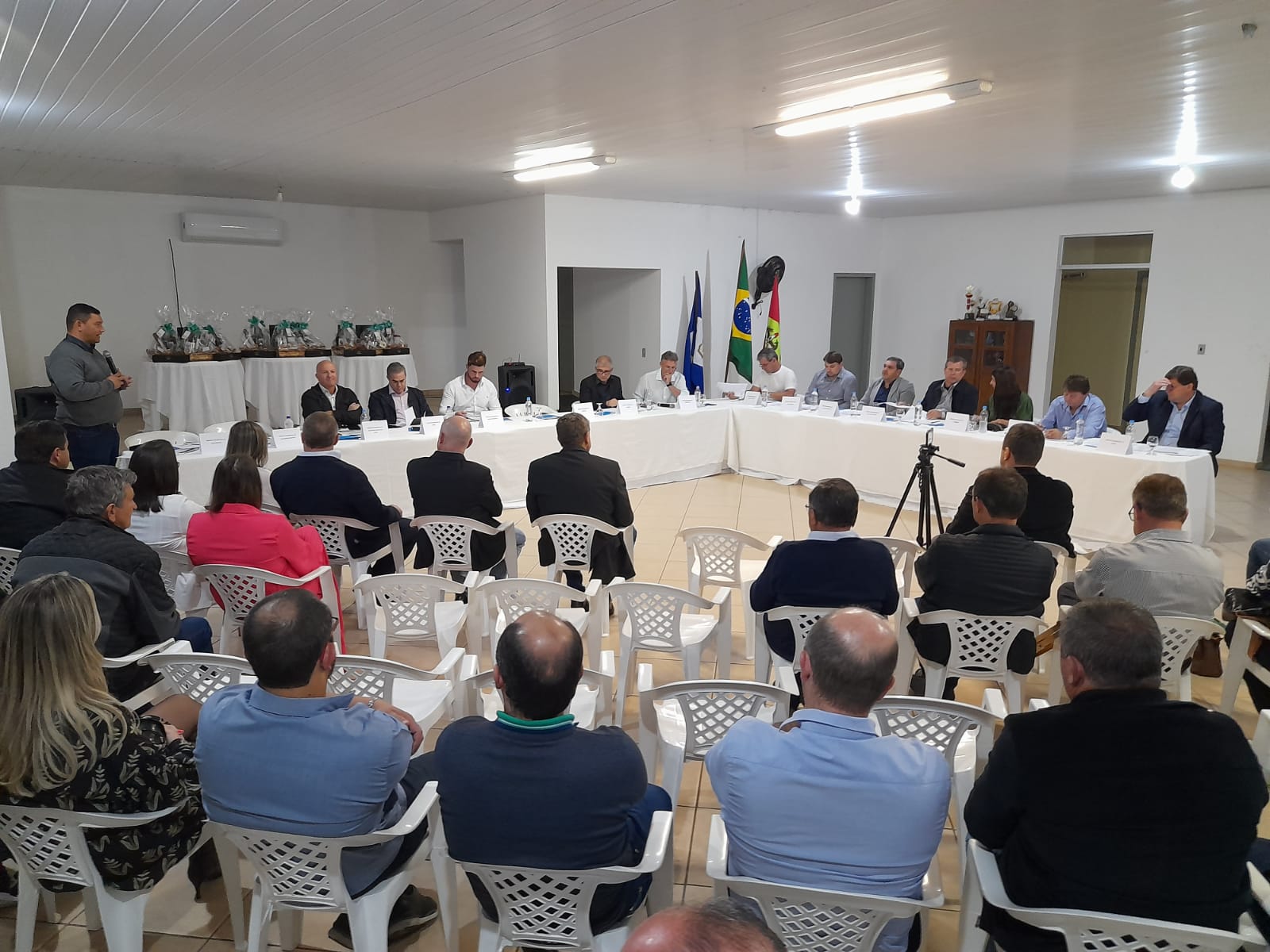 You are currently viewing Prefeitos da AMESC prestigiam AgriMeleiro