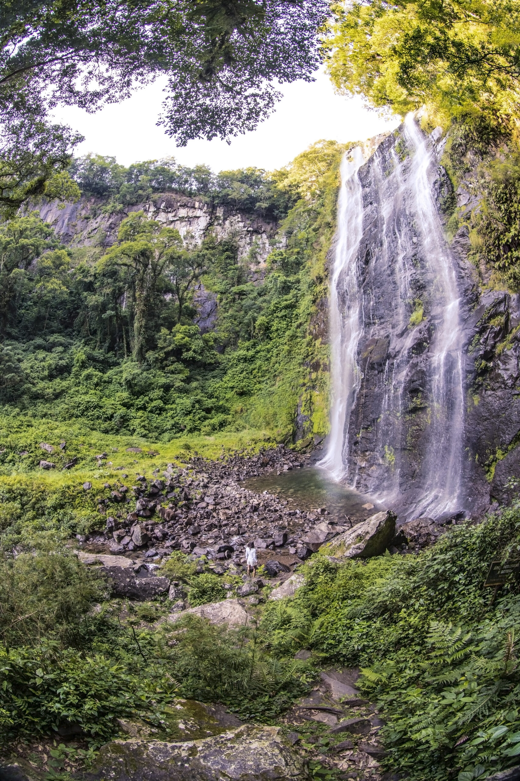 You are currently viewing Cachoeira dos Borges: O Refúgio Imperdível no Geoparque Mundial da UNESCO Caminhos dos Cânions do Sul