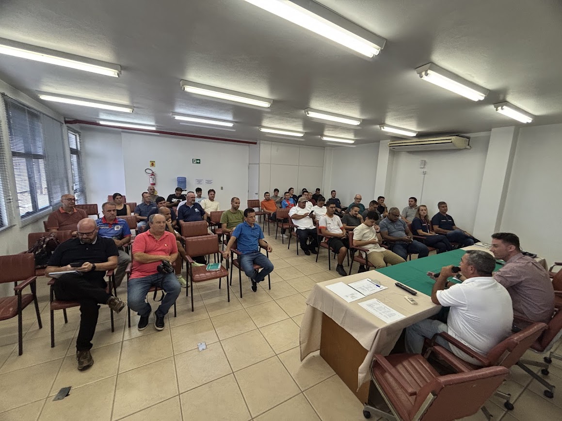 You are currently viewing 1º Seminário Esportivo Regional reúne gestores municipais em Turvo